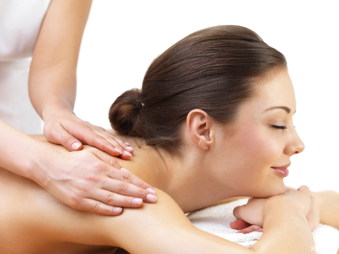 Tinh dầu massage tinh chất thiên nhiên giúp thư giãn tốt